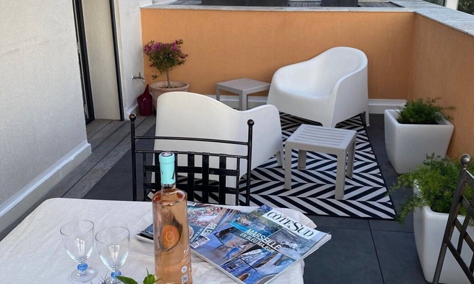 Carry-le-Rouet Apartment | Top of villa for 2: calm and sunny holidays at the seaside