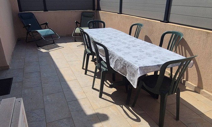 La Crau House | Top of villa in charming Provencal village
