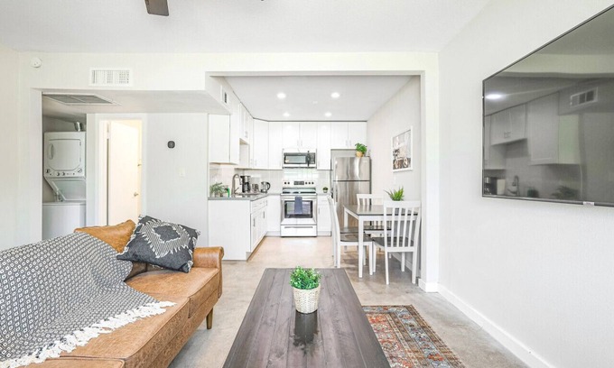 Camelback East Condo | Top Rated Golf Courses 2 Bedroom Biltmore With Washer Dryer