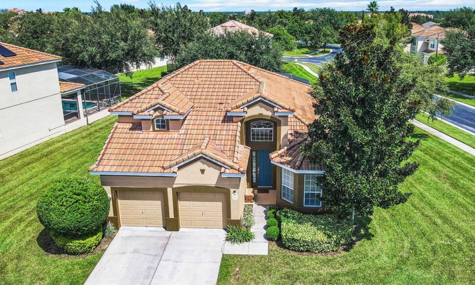 Windsor Hills House | TOP-RATED Windsor Hills Home ♥ THEATER ROOM, Game Room, Pool/Spa ♥4 Mi to Disney