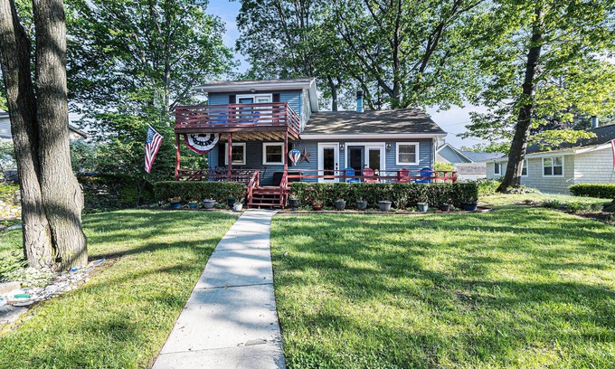 Charlevoix House | Top Tier; Near Lake MI & Downtown Charlevoix!