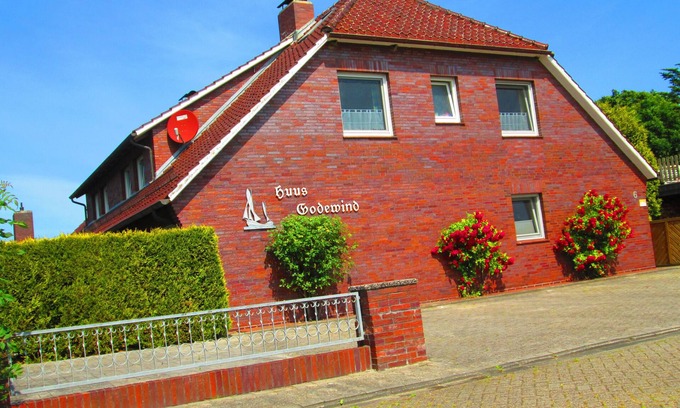 Westeraccumersiel House | Top vacation home,7 p.,sauna,2 baths,WLAN,fireplace,beach kitchen,terrace,dog,playground