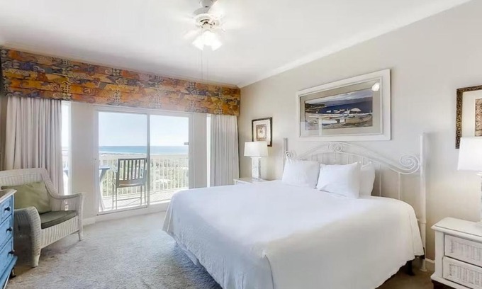 Four Mile Village Apartment | Tops'l 1008A chalet