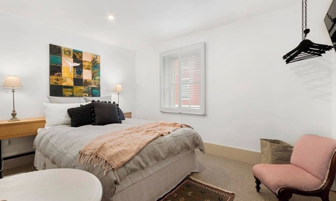 Battery Point House | Toris Cottage Stroll to Vibrant Salamanca