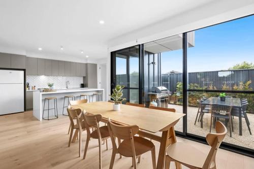 Torquay House | Torquay Central Beach Retreat