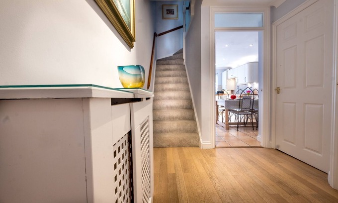 Torquay House | Torquay Town House within a few minutes walk of the Blue Flag Meadfoot Beach.