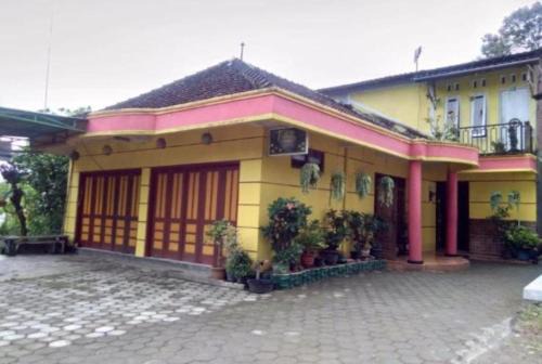 Borobudur House | Toto Homestay