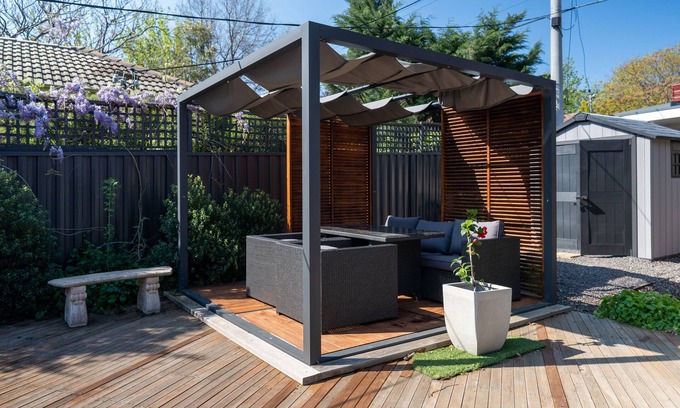 Deakin House | Touch of Luxury all to yourself - Close to City, Cafe, Parliament house