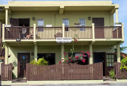 Runaway Bay Apartment | Touch Therapies Spa Vacations