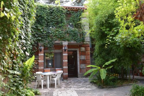 Akhaltsikhe Hotel | Tourist