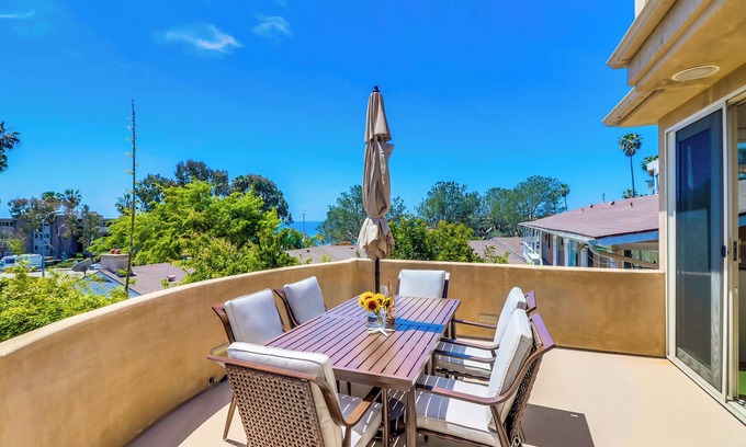 North Pacific Beach House | Tourmaline Tower. Beautiful home in Pacific Beach - walking distance to Tourmaline State Beach