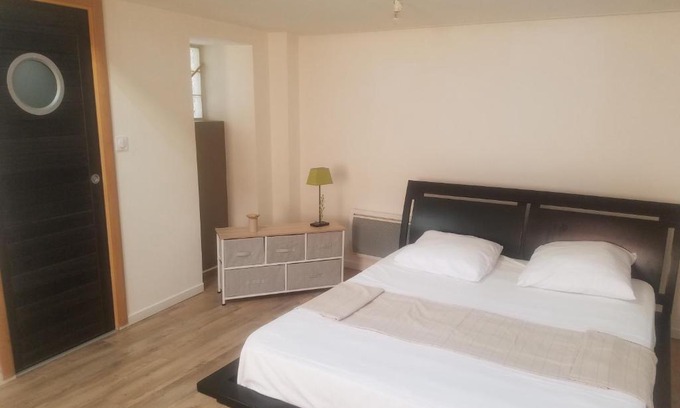 Tournus Apartment | Tournus Castrum Romain - Duplex 54 m2 - 3 Étoiles - petit box vélo - 5mn Autoroute