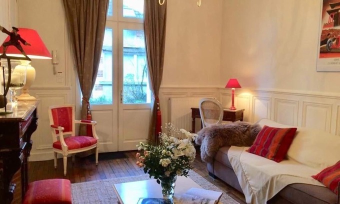 Tours Apartment | Tours Centre, apartment and garden in 19th century house