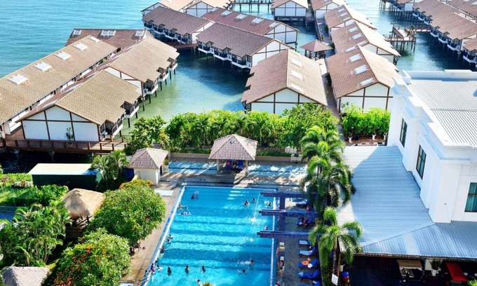 Taman Tanjung Apartment | Tower and Water Seaview Lexis water chalet