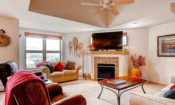 Frisco Apartment | Towers at Lakepoint 704 Condo Frisco Colorado Vacation Rental