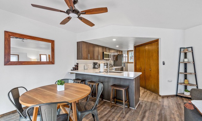 Flagstaff House | Town Home in the Pine Trees - Sleeps 5!