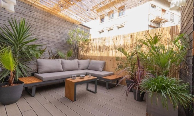 Quartier Administrations House | Town house close to the arena, garage, Air-conditioned, terrace