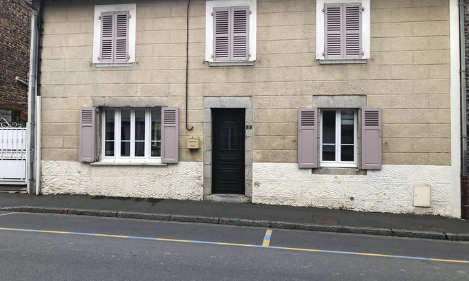 Cerences House | Town house, courtyard, garden, 15 minutes from the sea
