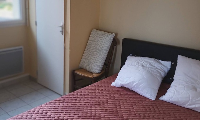 Ruffec House | Town house with large parking area