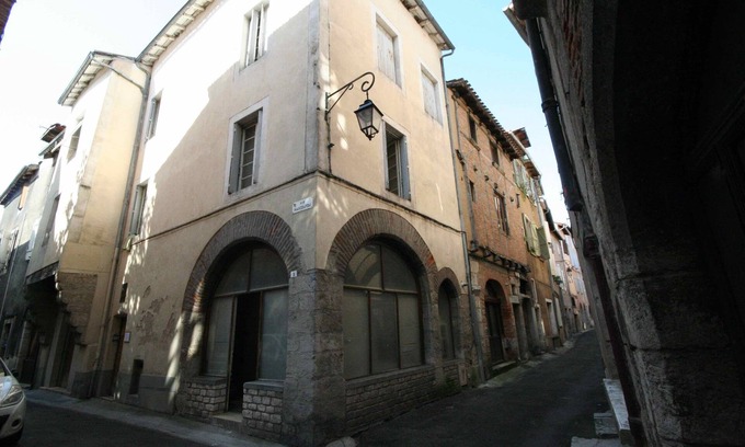 Cahors Old Town House | Town house with terrace on the roofs of old Cahors