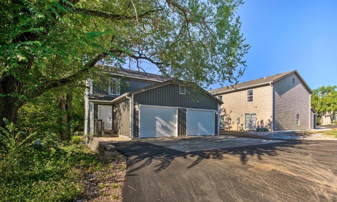 Kimberling City House | Townhome 1-Min Walk to Lake and Close to SDC!