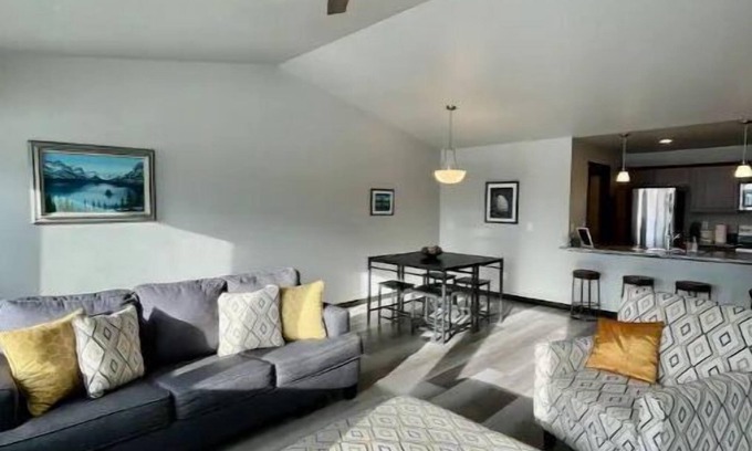 Kalispell House | Townhome between 2 Ski Resorts!
