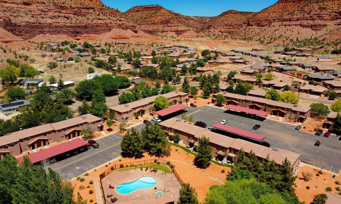 Kanab Apartment | Townhome in Kanab, Utah with Peaceful Surroundings, Plenty of Hiking, Pool and H