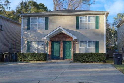 Tallahassee House | TownHome Serenity