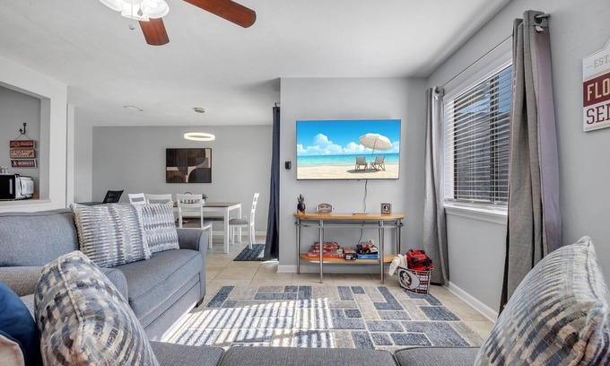Tallahassee House | Townhome with 2 bedrooms and 2.5 bathrooms. Walking distance to FSU/DOAK.