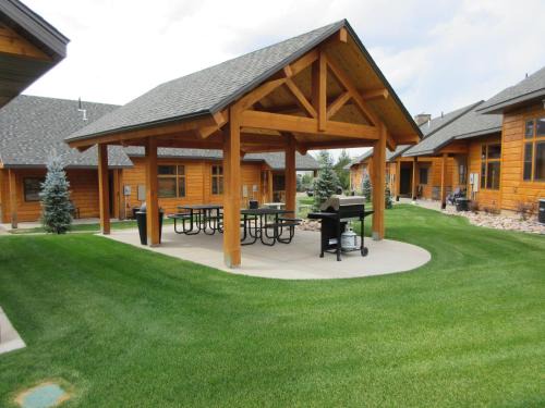 Afton Apartment | Townhomes on the Green