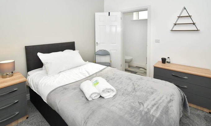 Crewe House | Townhouse@ 147 Westminster - Single Ensuite