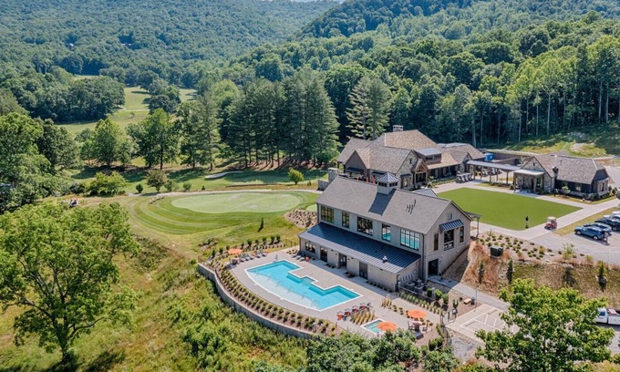 Canton House | Townhouse 2 at Springdale: Resort Townhouse with Golf and Pool Access!