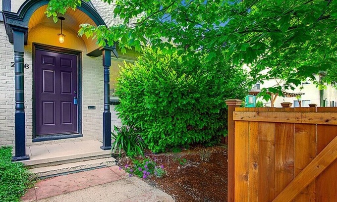 Central District House | Townhouse at Downtown, Seattle University, Swedish