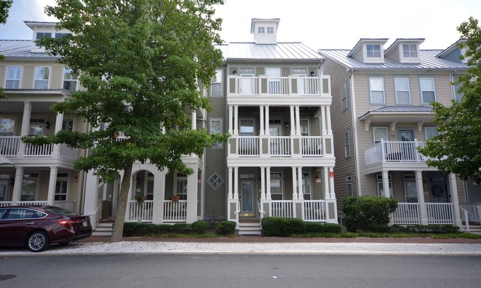 Sunset Island House | Townhouse at the Sunset Island luxury 5 Bd , free WiFi with in gated community.