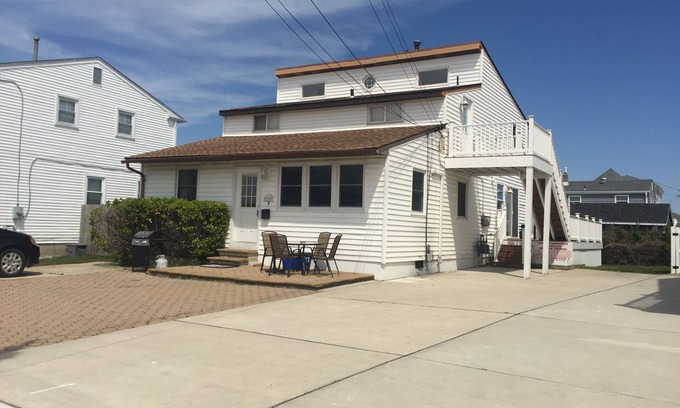 Brigantine House | Townhouse Close to Beach