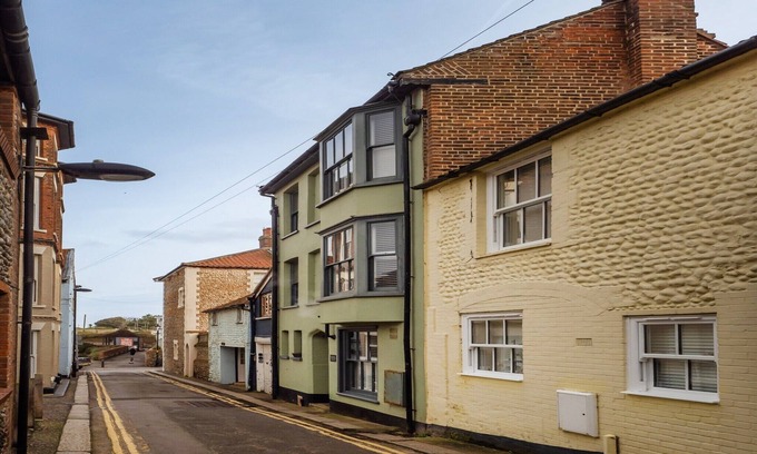 Cromer Cottage | Townhouse in Cromer near Sandy Beaches