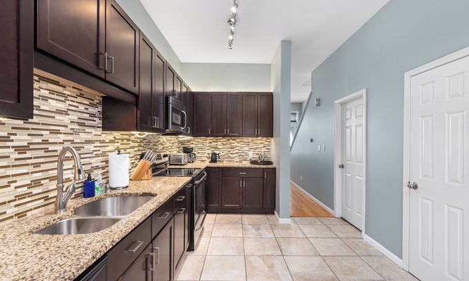 Lafayette Square Condo | Townhouse in Historic Lafayette Square