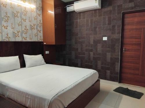 Central Chennai Hotel | Townhouse Jawaharlal Nehru Stadium Chennai Central Formerly Akshaya Guest House