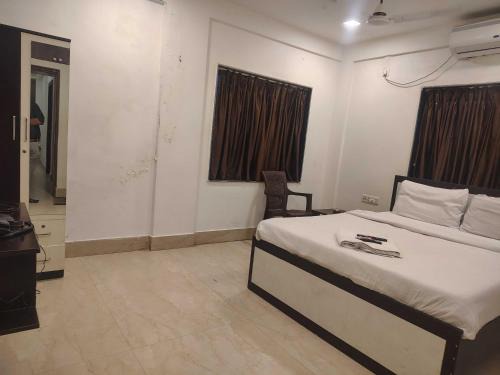 Madhyamgram Hotel | Townhouse Madhyamgram Chowmatha Bus Terminal Kolkata Formerly Star Guest House