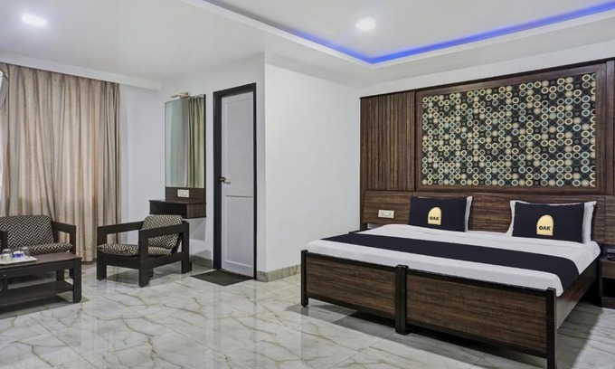 Pimpri Colony Hotel | Townhouse OAK Kalpataru Inn At Kala Sagar