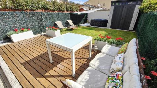 Colombes Villa | Townhouse with Garden