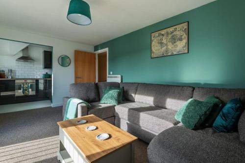 Swindon Apartment | Towpath Gardens Apartment (Free Parking and Central)