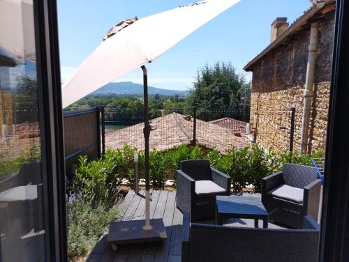 Trevoux Apartment | Trévoux: loft ravissant avec terrasse
