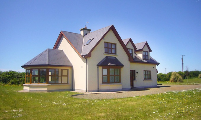 Kilmore Cottage | TRA GHEAL, family friendly, with a garden in Kilmore, County Wexford