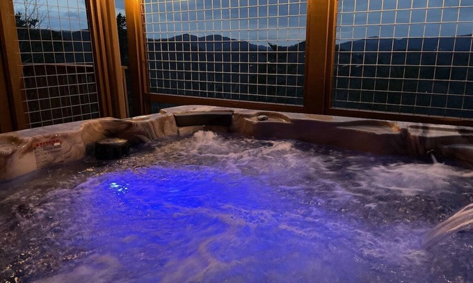 Gatlinburg - Pigeon Forge Cabin | Trace of Heaven| Christmas Decor~Amazing Sunsets