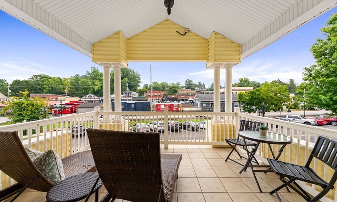 Blue Ridge Apartment | *Trackside* Penthouse | Downtown | Southern Charm