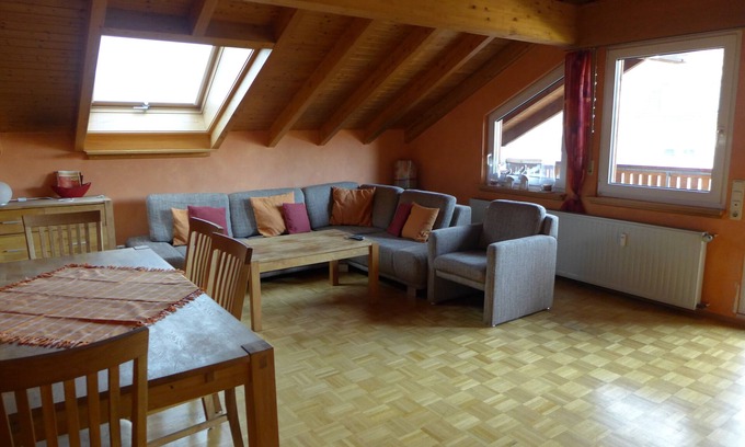 Leverkusen Apartment | Trade fair visitors Cologne/Dusseldorf: Spacious, quiet apartment close to the forest