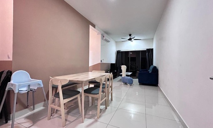Kampung Bukit Dukong Apartment | Traders Garden , cheras Trader square 3 bedroom Balakong serdang