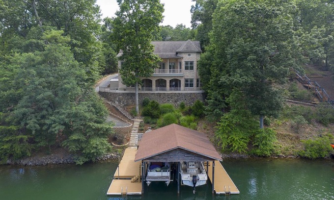 Huddleston House | Tradewind Terrace-Mtn View, Kayaks, Paddleboards, Outdoor Kitchen, Generator etc
