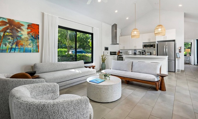 The Bight Villa | Tradewinds Villa Modern 3 Bedroom Villa Minutes from the Beach - *New Lower Rate